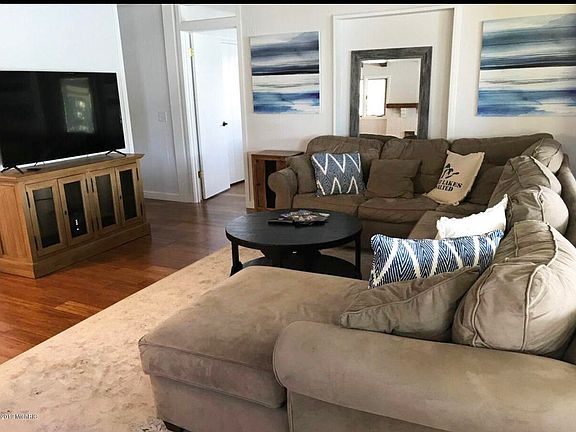 5th image of 276 E Gull Lake Dr