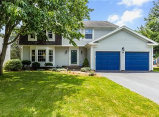 113 Beacon Hills Dr N, Penfield, NY 14526