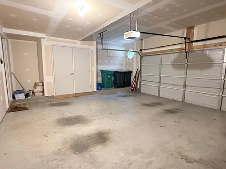 121 Autumn View Dr — Photo 42
