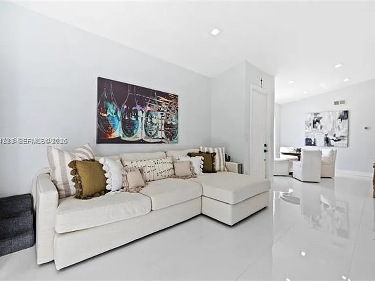 18755 SW 27th Ct #Townhouse 18755 — Photo 11