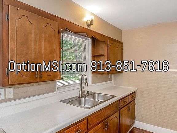 5th image of 2919 S Sterling Ave