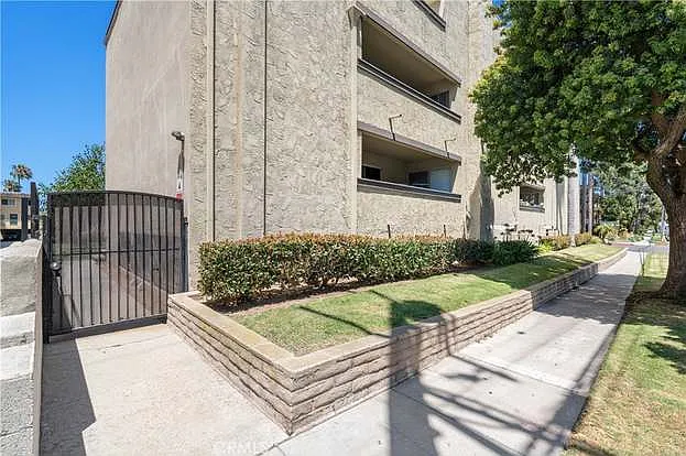 San Bonito Apts — Photo 25