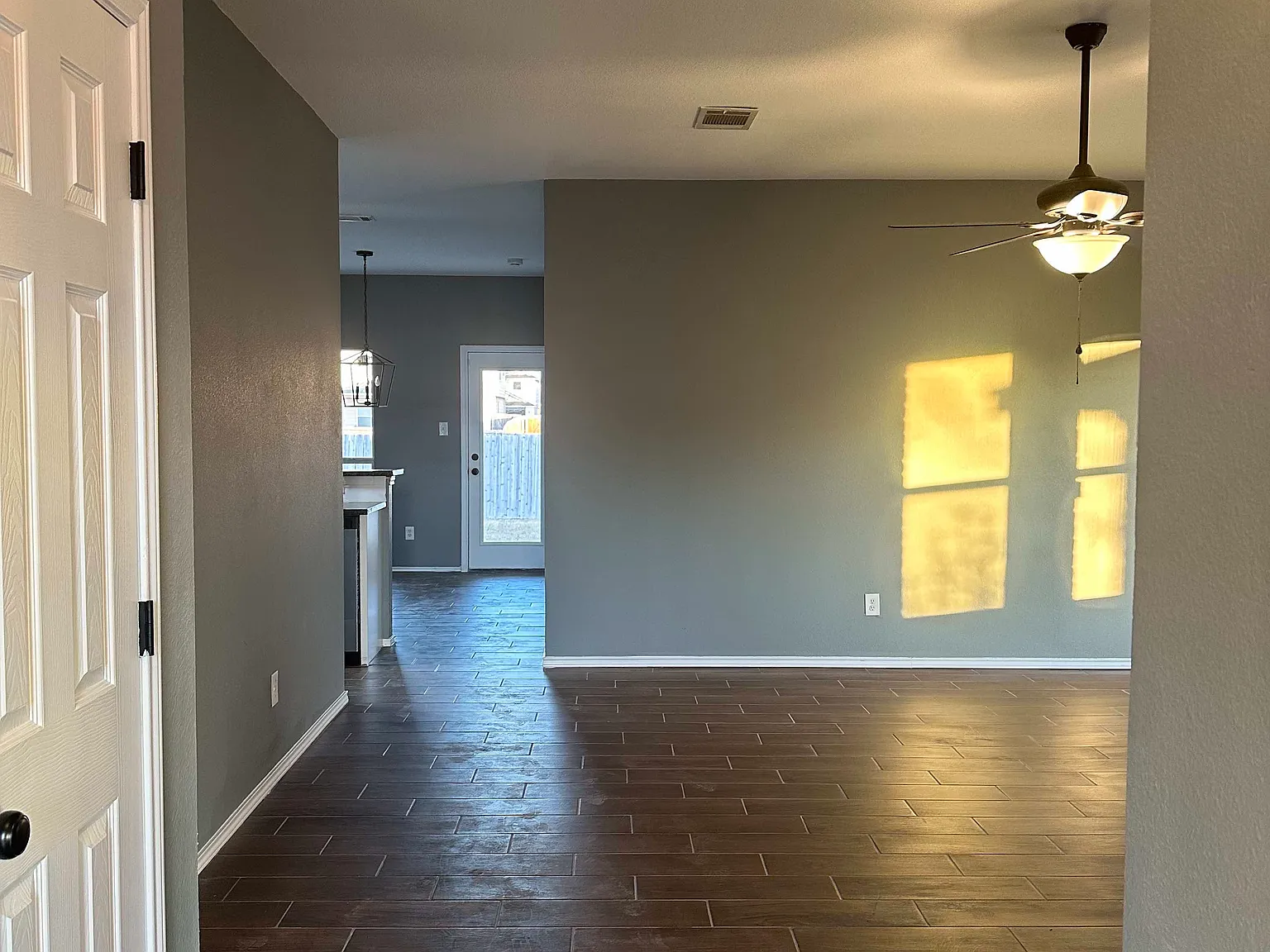 4 bed, 2.0 bath, 2051 sqft, $1,652 — Photo 2