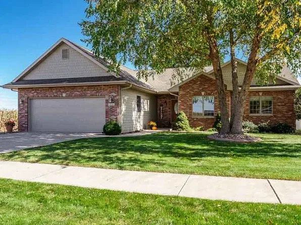 1616 Honeysuckle Ln, Janesville, WI 53546