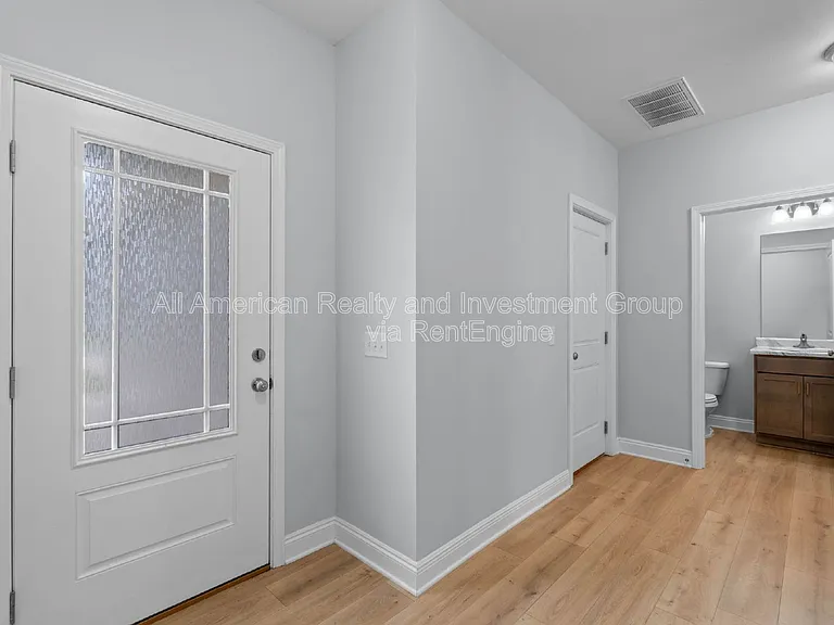 181 Johnson Ct — Photo 3