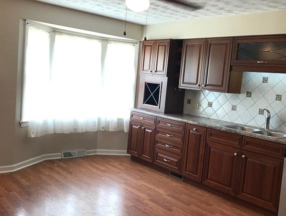 3rd image of 7901 Manorford Dr