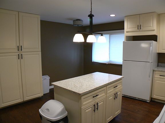 4th image of 337 N Brown St