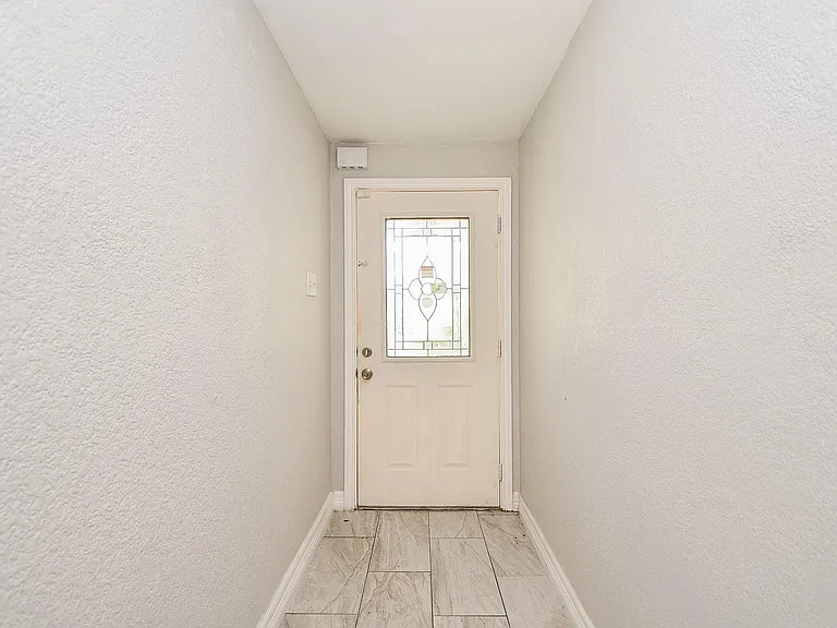 5811 Greencraig Dr — Photo 5