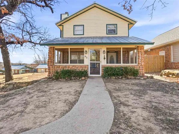 95 Vine St, Medicine Park, OK 73557