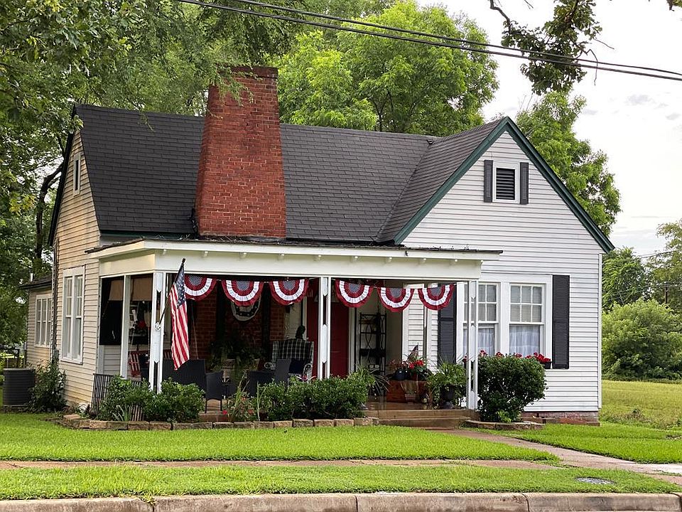 1st image of 303 E Neches St