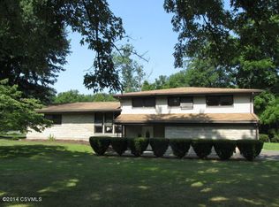 225 Nottingham Ln, Bloomsburg, PA 17815