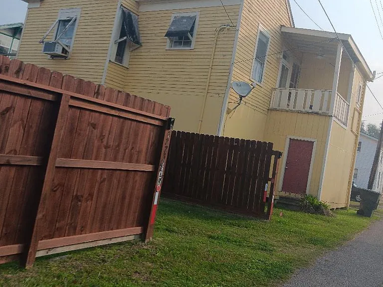 3217 Avenue M — Photo 2
