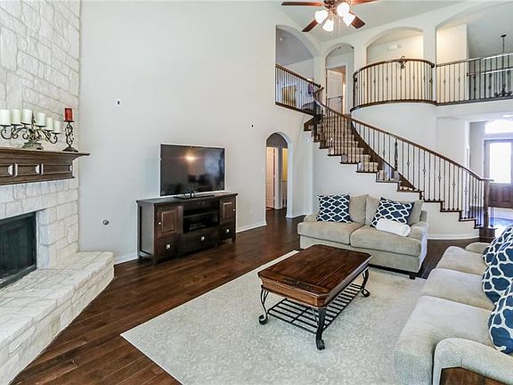2nd image of 212 Chateau Ave