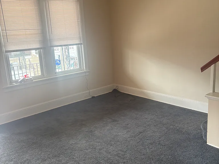 4033 Creston St — Photo 3