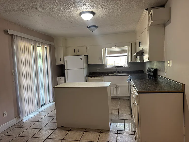 6103 1/2 E Shore Dr #C — Photo 1