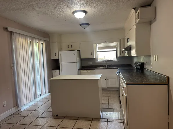 6103 1/2 E Shore Dr APT C, Pensacola, FL 32505