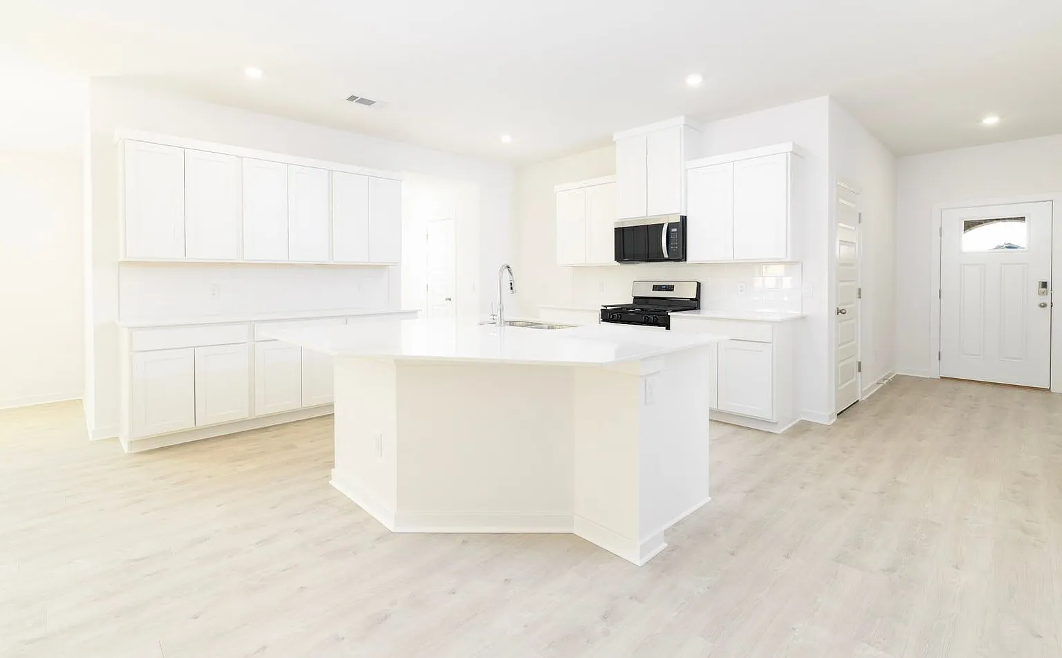 Brand New Construction (4br/2ba) - Now Leasing For Immediate Move-In — Photo 4