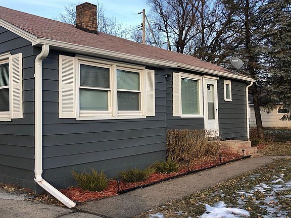 3rd image of 2917 Fairchild St E