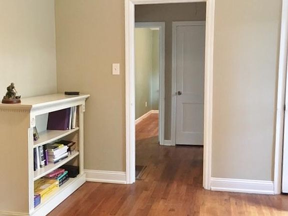 4th image of 2424 NE Emoriland Blvd