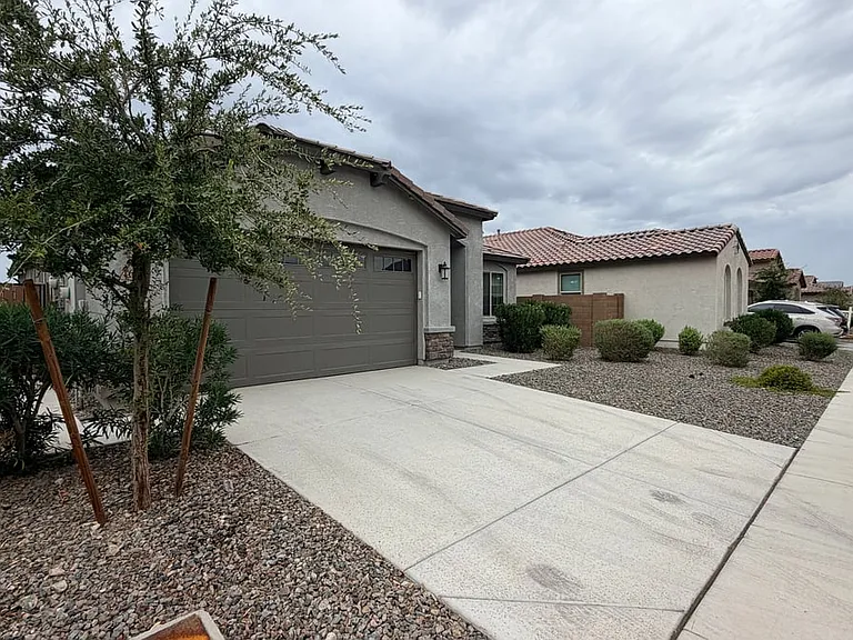 1614 W Corral Rd — Photo 2