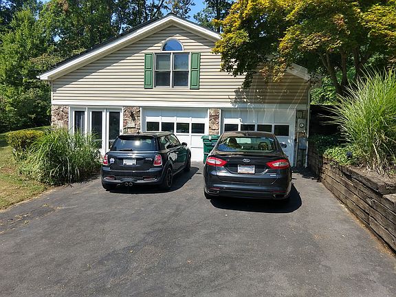 Driveway/Garage