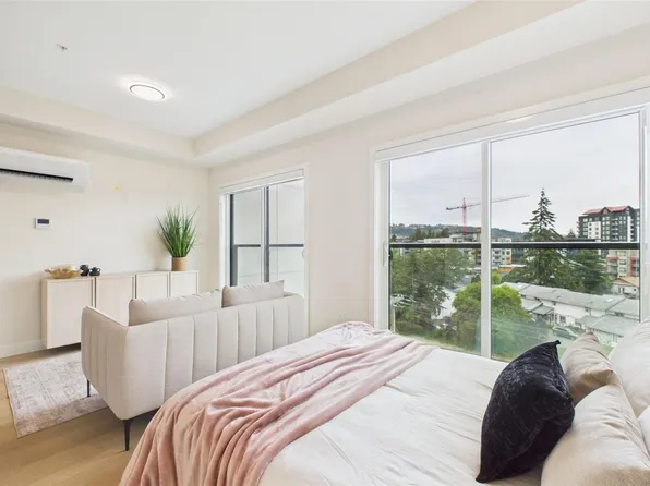 777 Station Ave #304, Langford, BC V9B 2S1