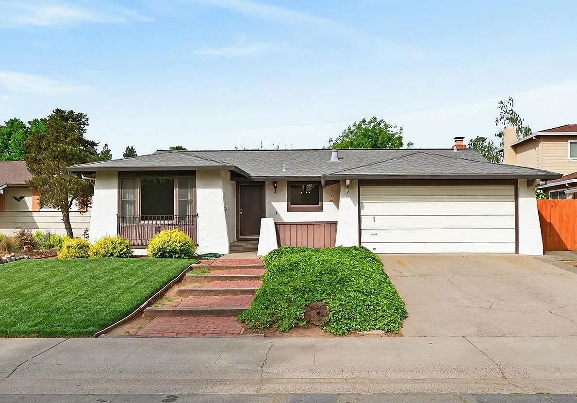 49 Waterglen Cir photo 1