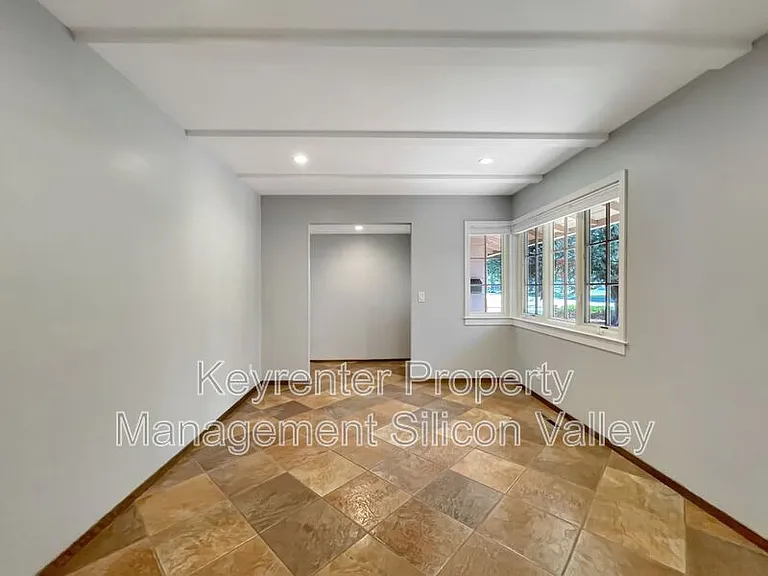 373 Redwood Ave — Photo 5