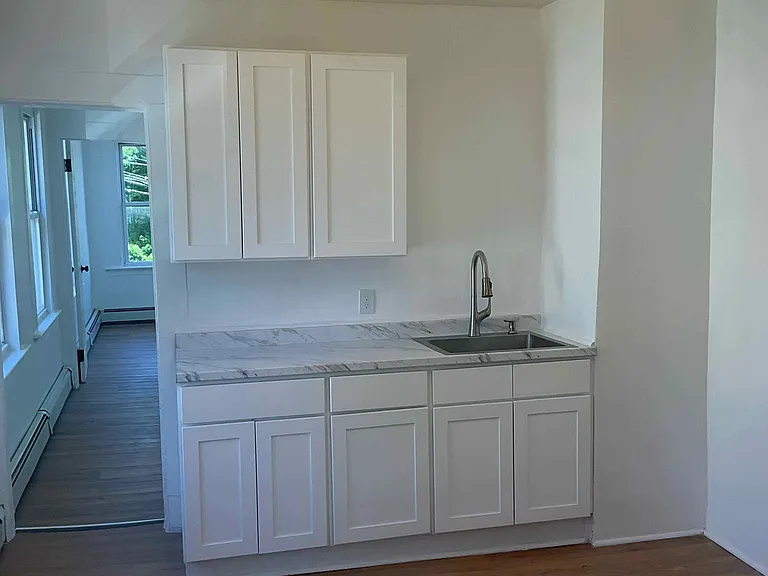 14 Crown St #2W — Photo 1