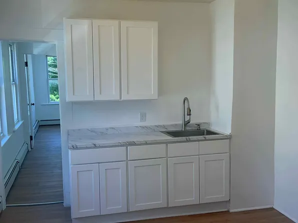 14 Crown St APT 2W, New Britain, CT 06053
