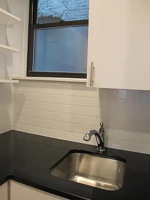 Rented by Metropolis Real Estate of Manhattan | media 28