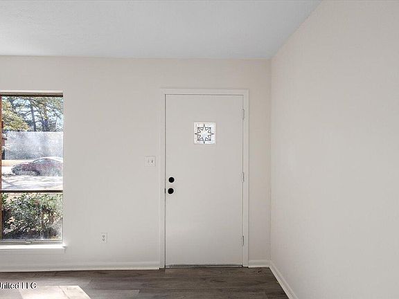 5th image of 5348 Keele St