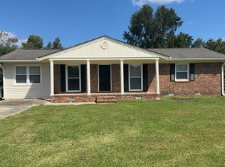 9 Collins Dr, Midway Park, NC 28544
