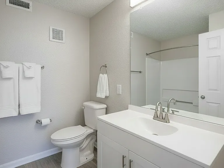 The Charlie Apartments — Photo 9