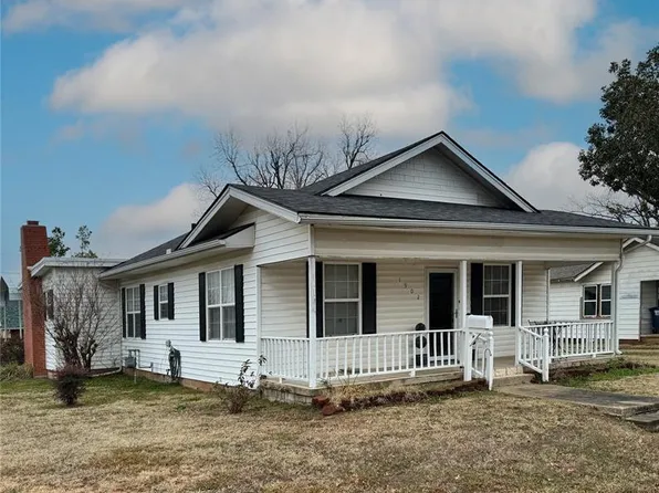 1902 N Park Ave, Shawnee, OK 74804