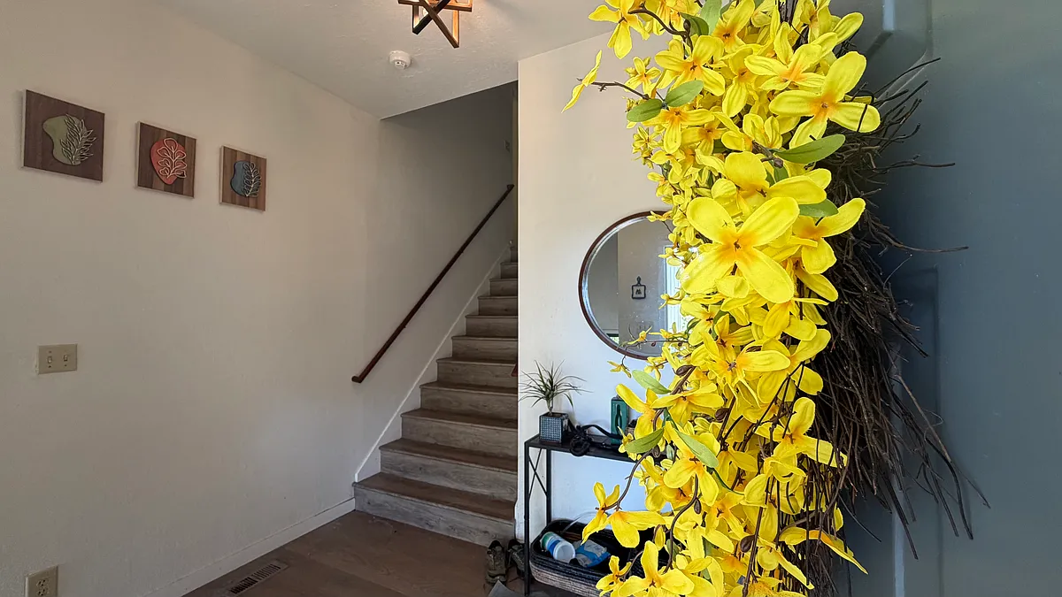 Entryway - 6970 Exeter Dr