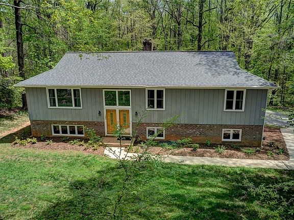 3rd image of 7406 Dickinben Dr