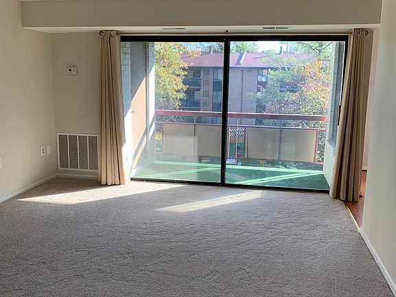 4th image of 2845 Windsor Dr APT 304
