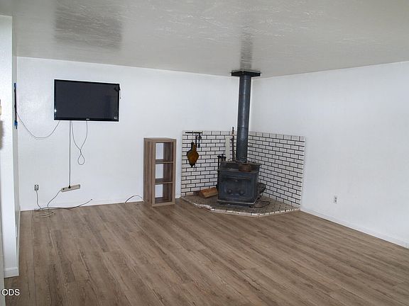 4th image of 1713 SW Lava Ave