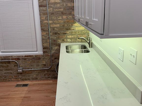 2nd image of 1354 N Greenview Ave #1F