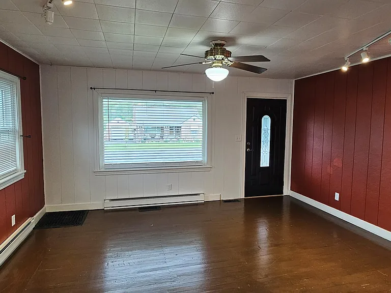 602 E Market St — Photo 11