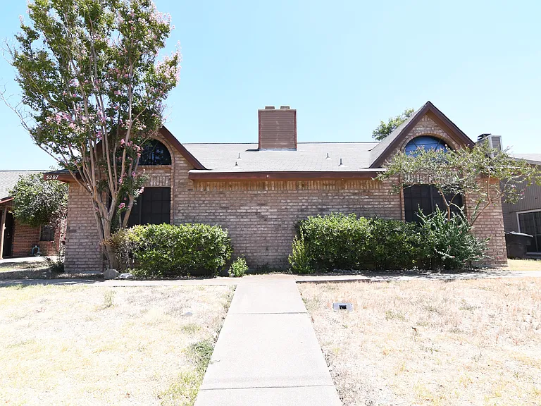 5209 Canyon Creek Dr — Photo 1