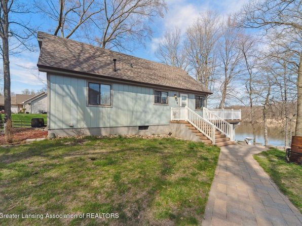 10237 Lakeside Dr, Perrinton, MI 48871