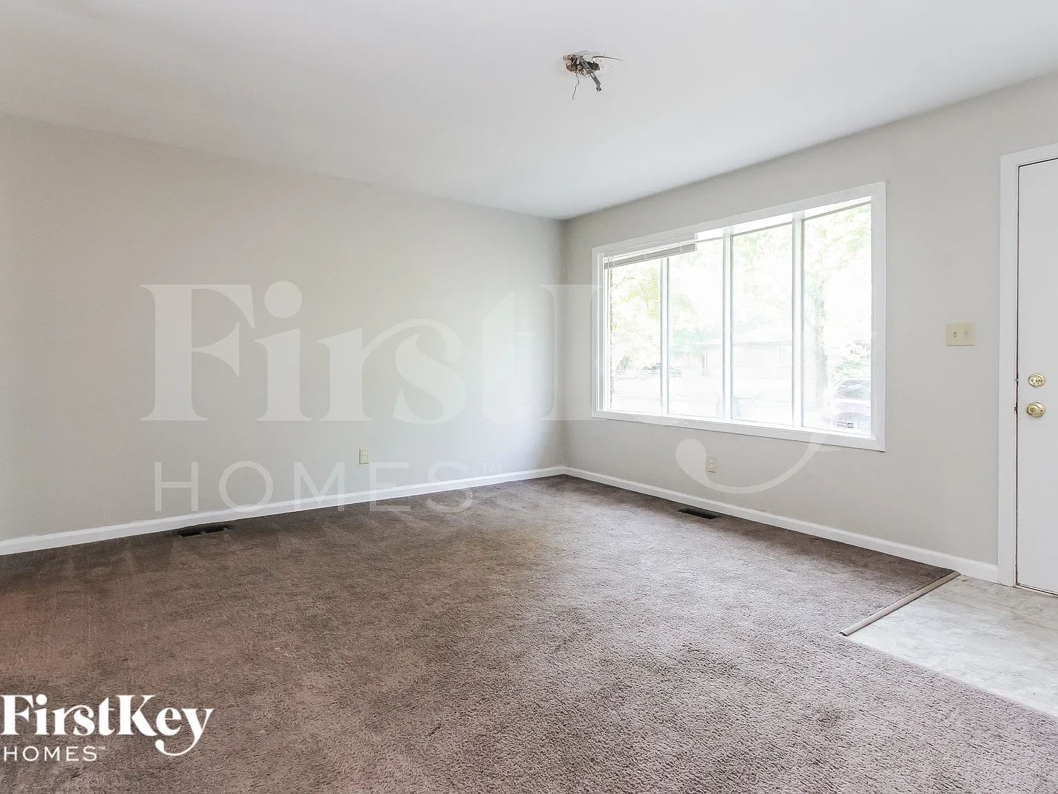 3 bed, 1.5 bath, 1488 sqft, $1,640 — Photo 2