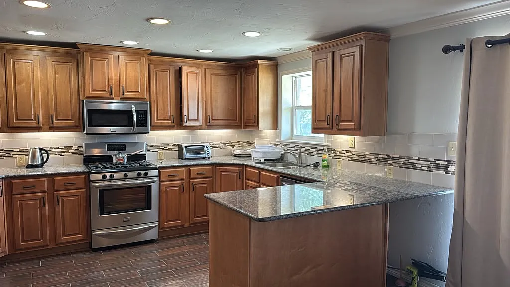 3 bed, 1995 sqft, $2,350 — Photo 1