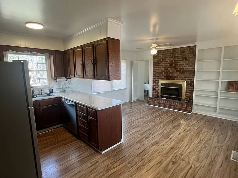 2810 Tavern Rd — Photo 5