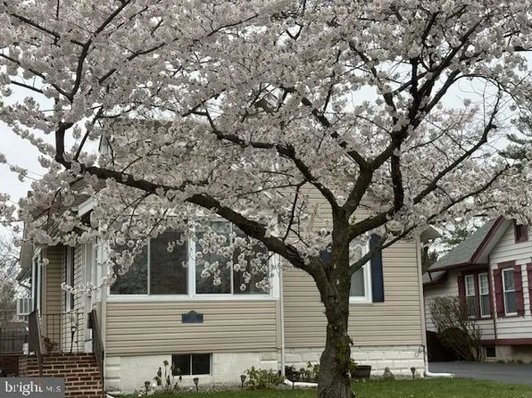 323 Maple Ave, Delanco, NJ 08075