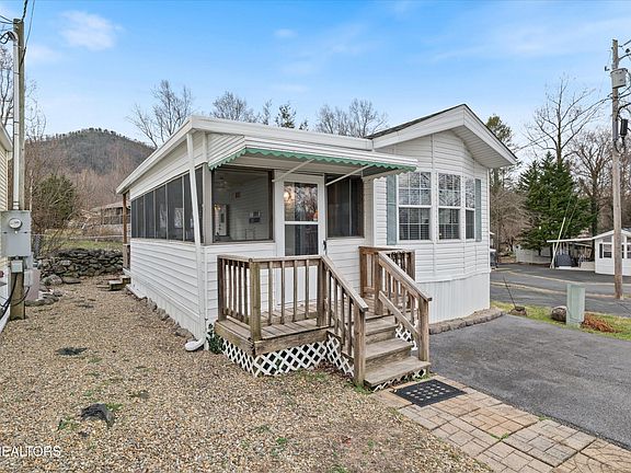 3rd image of 5355 E Pkwy Lot 102