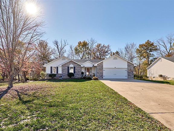 3rd image of 44 Scarlet Oak Ct