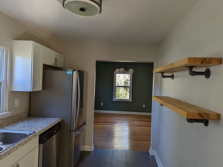 172 Lynda Cir — Photo 5